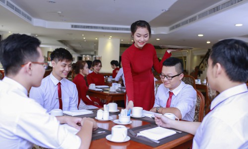 Ngành Quản Trị Khách Sạn học gì? Mức lương và Cơ hội việc làm Ngành Quản Trị Khách Sạn học gì? Mức lương và Cơ hội việc làm
